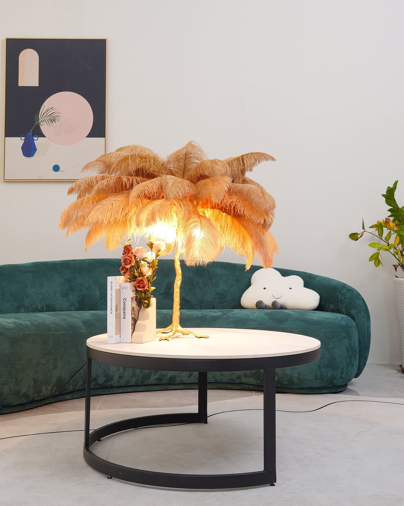FeatherGlam – Luxurious Table Lamp
