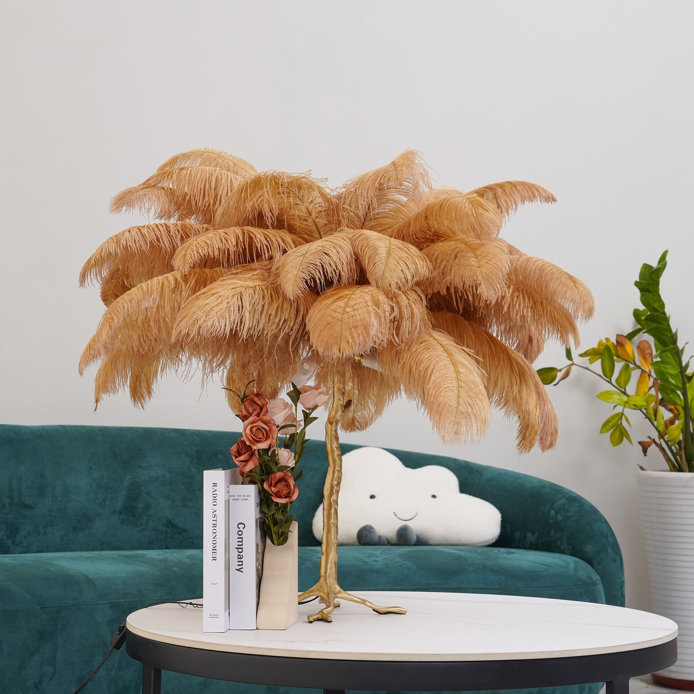 FeatherGlam – Luxurious Table Lamp