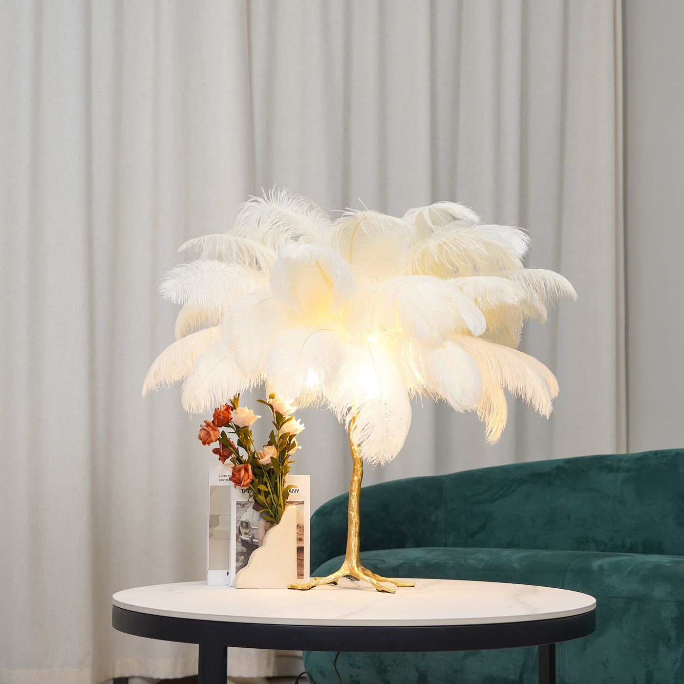 FeatherGlam – Luxurious Table Lamp