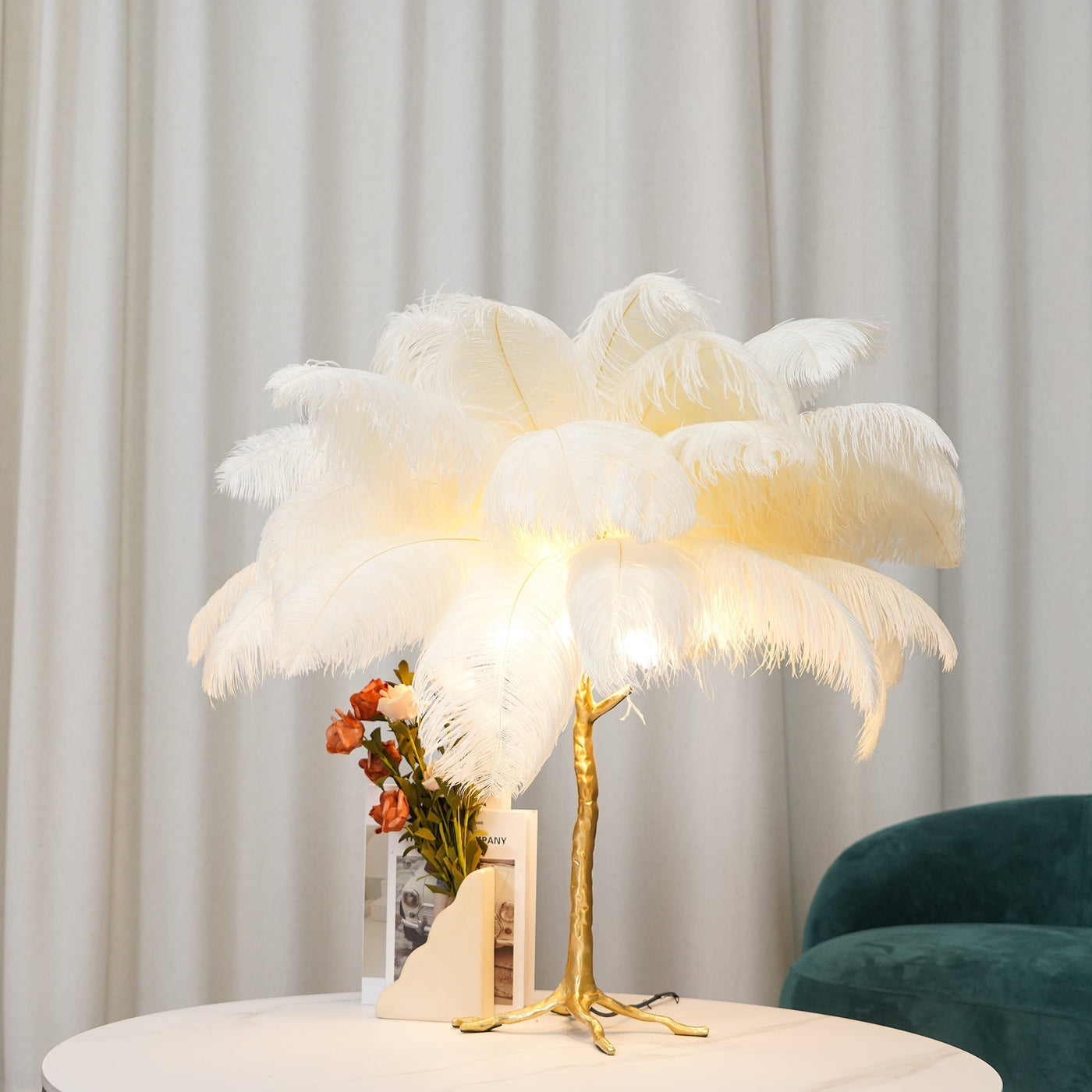 FeatherGlam – Luxurious Table Lamp
