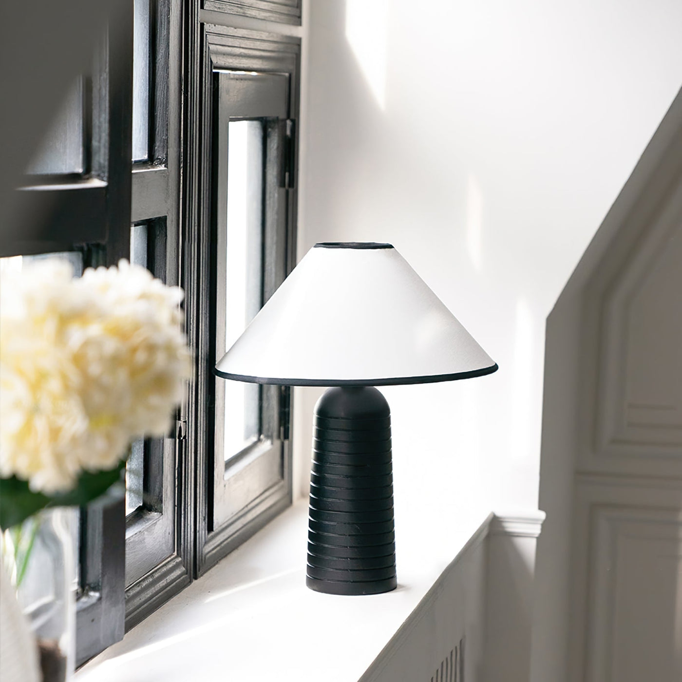 LuxePalisades - Geometrically Designed Table Lamp with Warm Glow