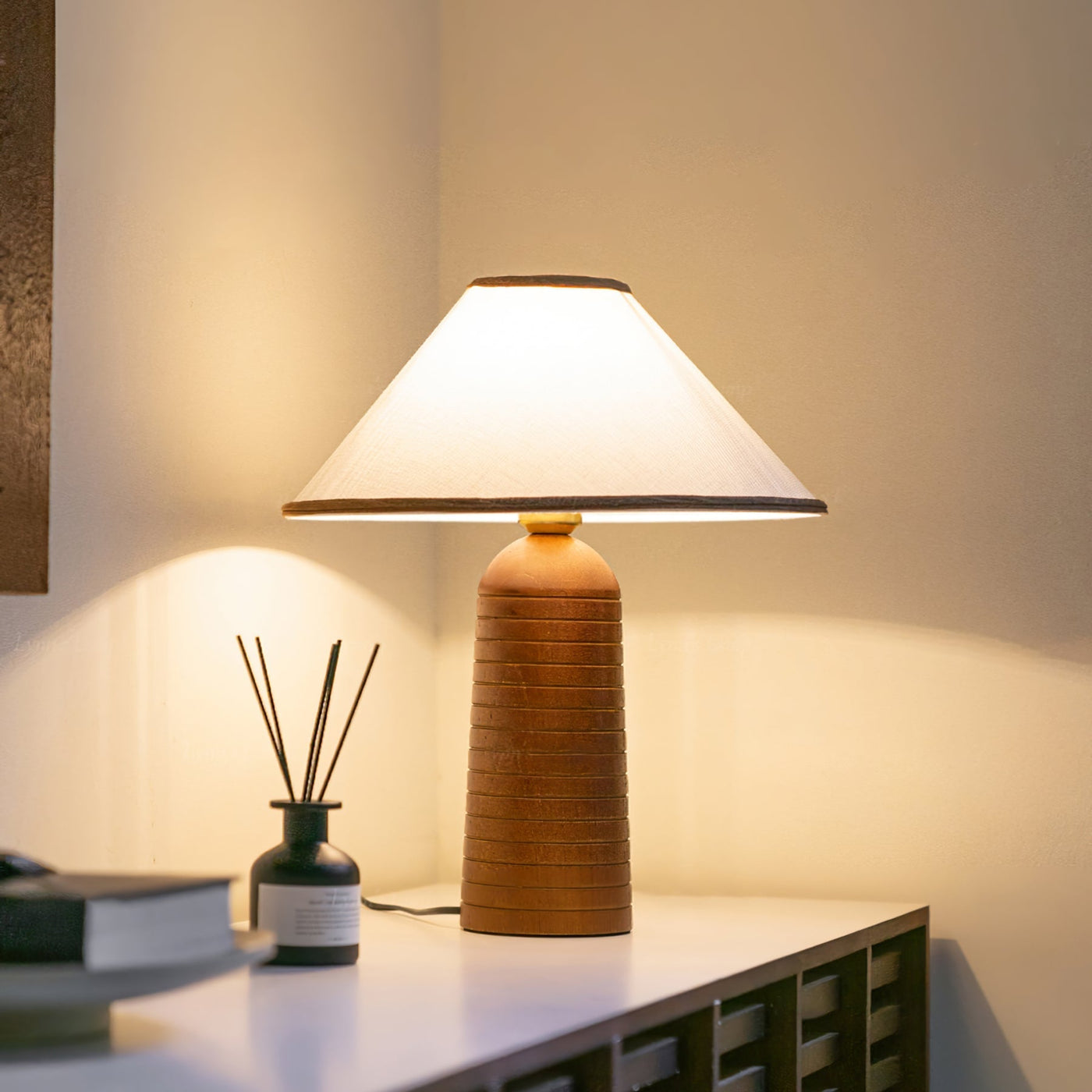 LuxePalisades - Geometrically Designed Table Lamp with Warm Glow