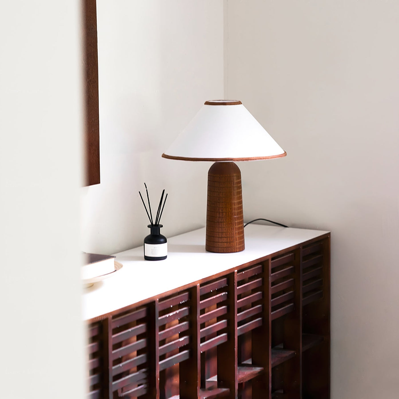 LuxePalisades - Geometrically Designed Table Lamp with Warm Glow