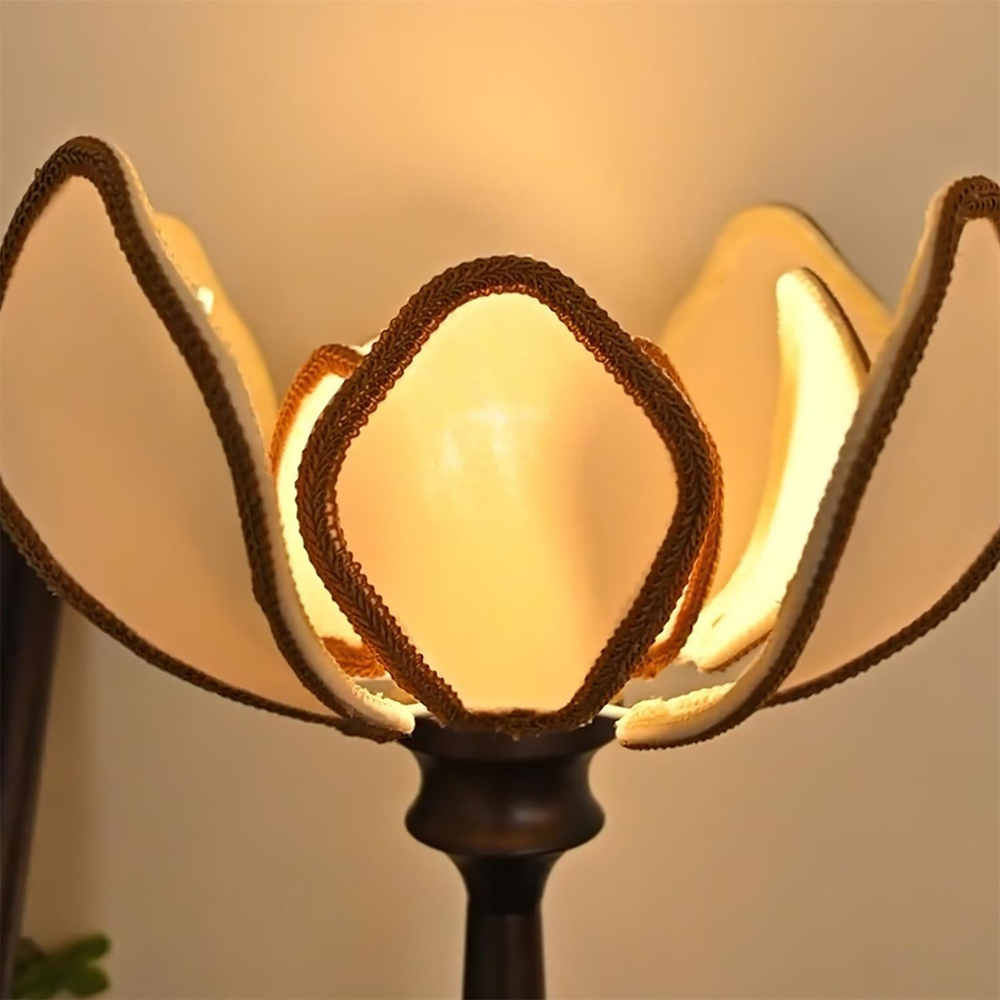 PaulineBeam - Modern Table Lamp