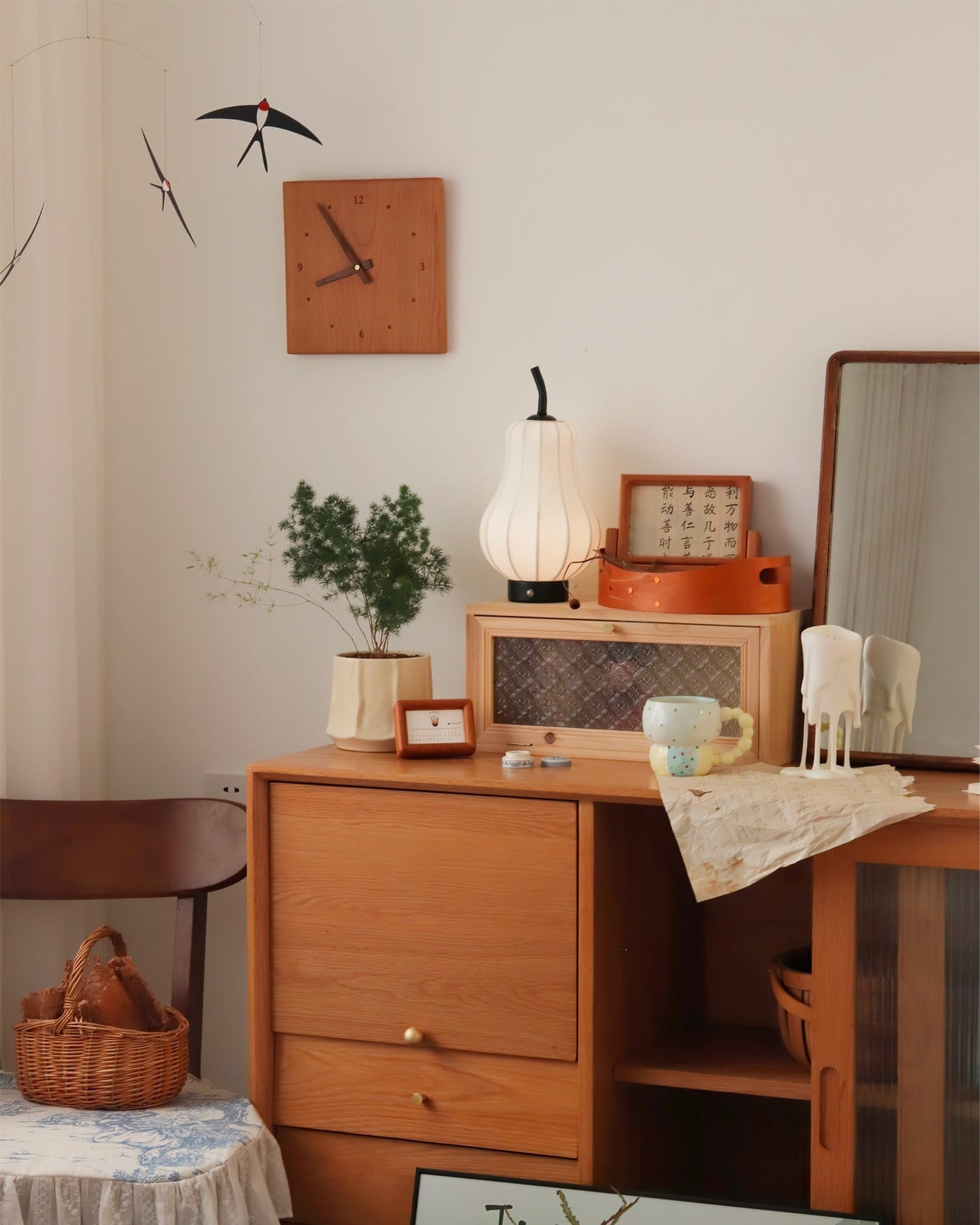 PearLume - Creative Table Lamp with Rechargeable Power