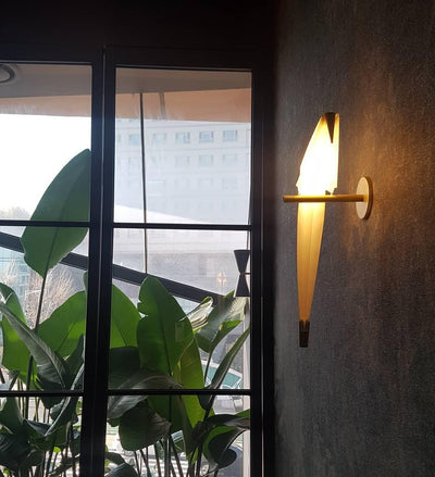FeatherLuxe – Bird-Inspired Wall Lamp for a Whimsical Look