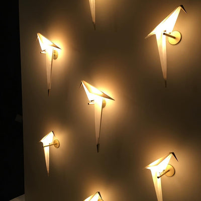 FeatherLuxe – Bird-Inspired Wall Lamp for a Whimsical Look