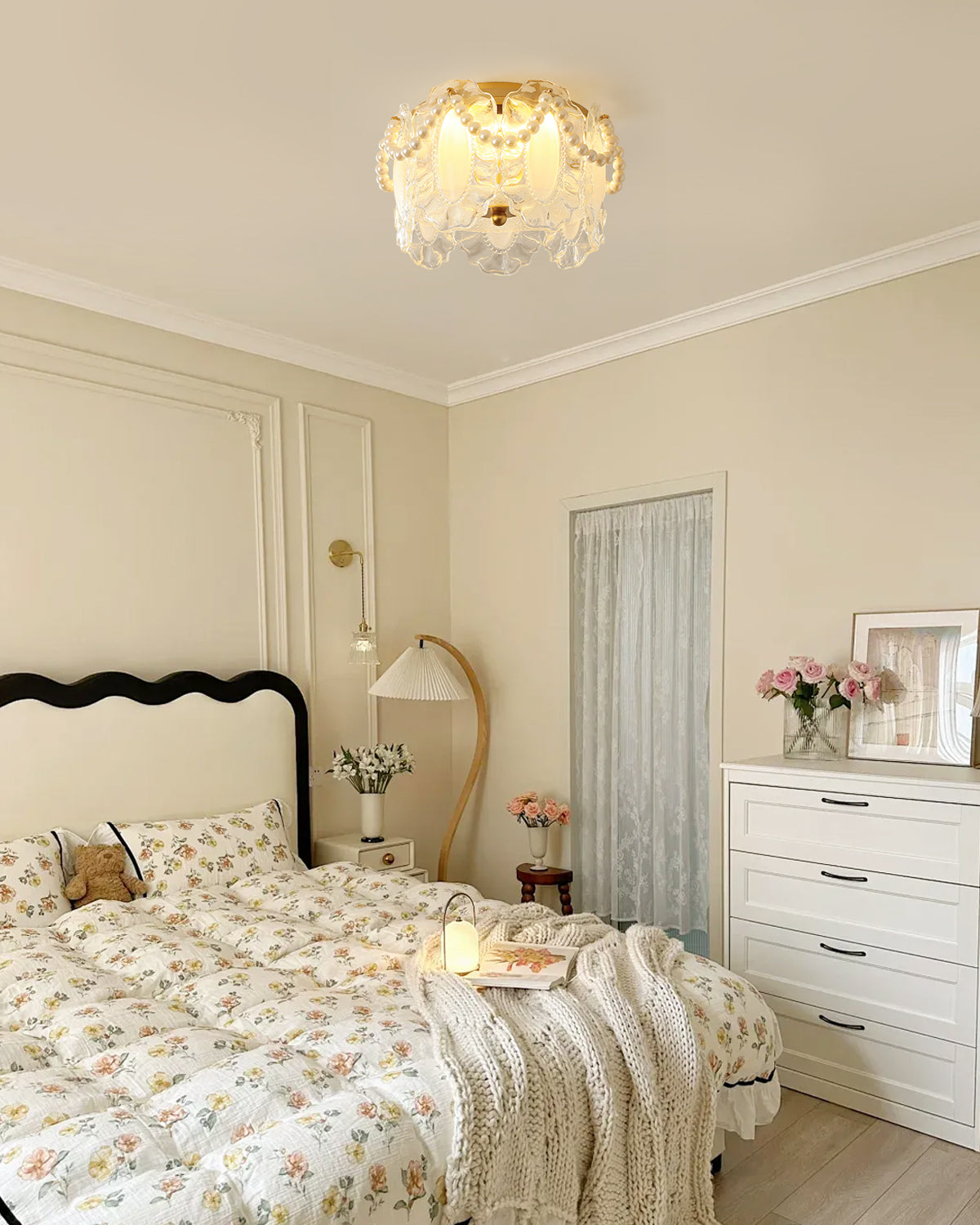 PetalAura - Ceiling Lamp with Soft Petal Features and Subtle Luxe Radiance