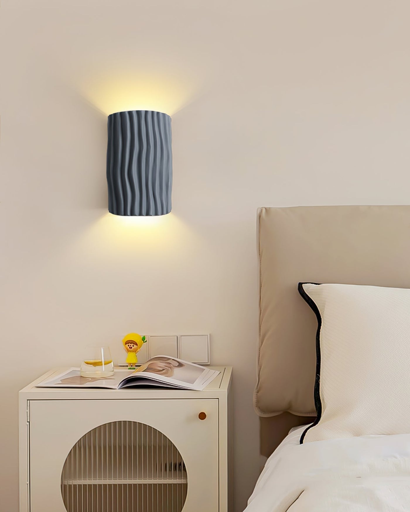 NordicLuxe – Resin Wall Light with Warm and Inviting Glow