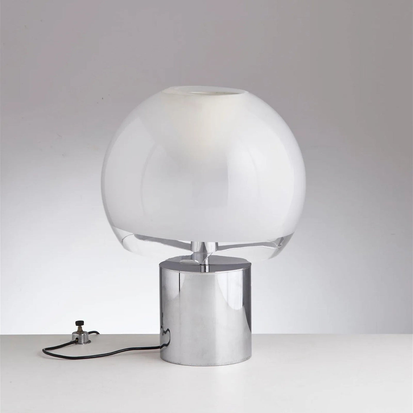 FusionGlow – Retro-Inspired Table Lamp with Glass Base