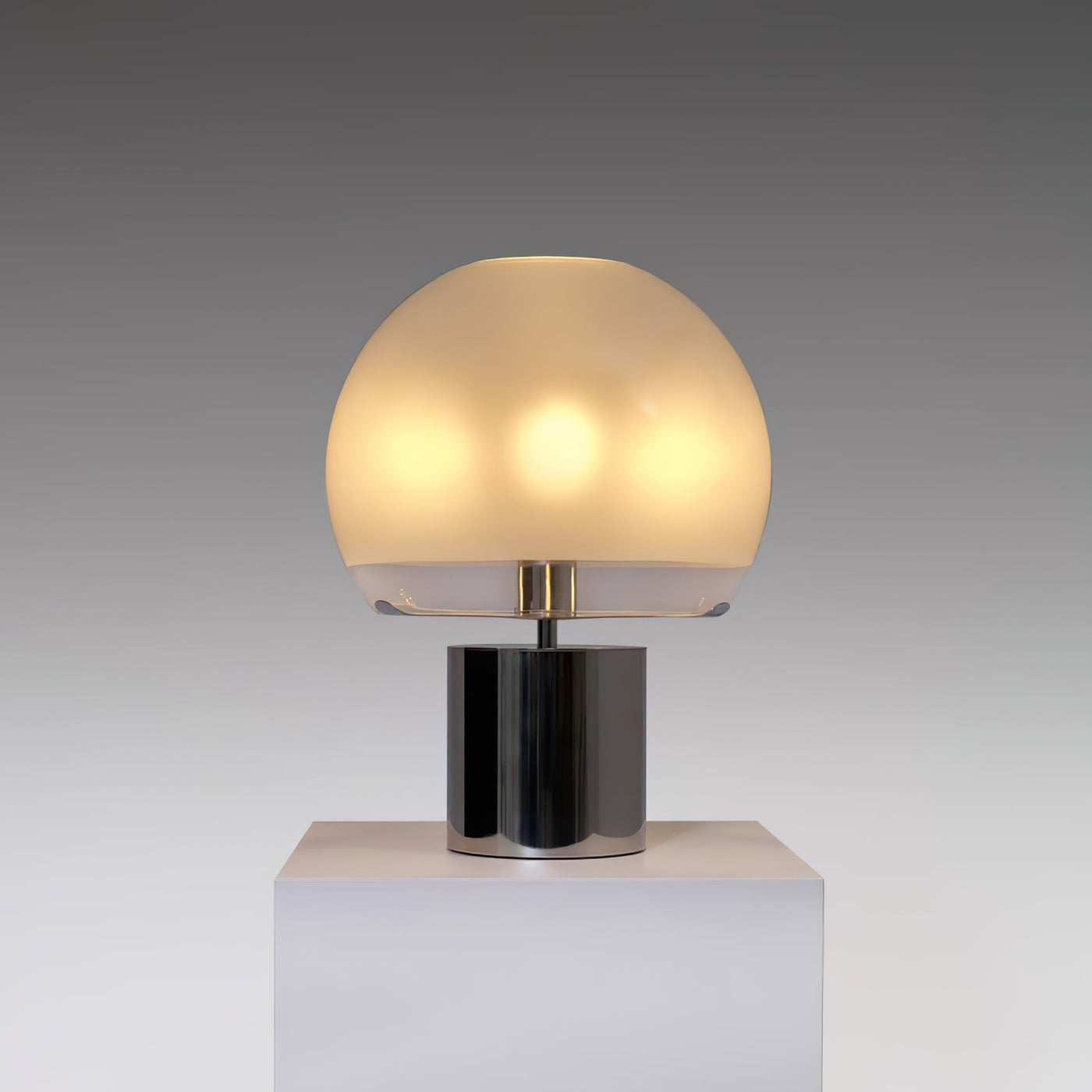 FusionGlow – Retro-Inspired Table Lamp with Glass Base