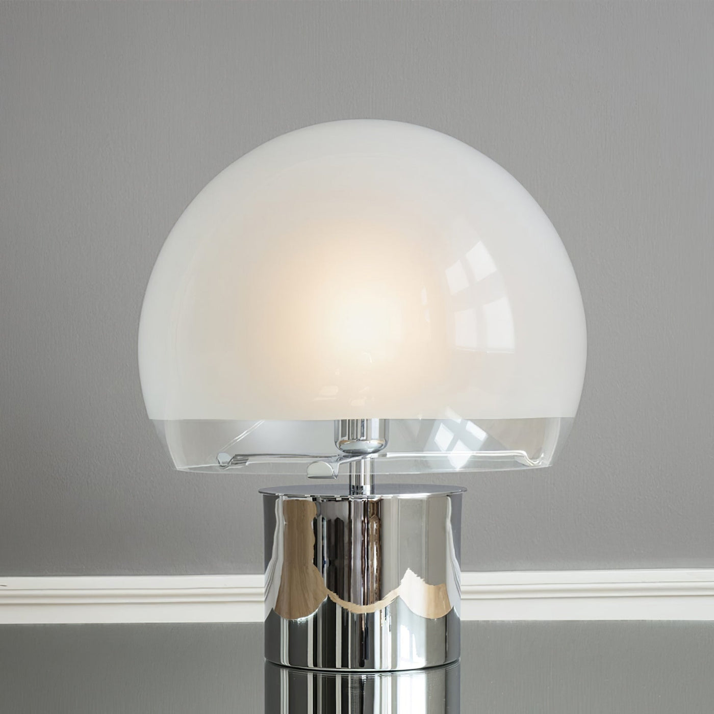FusionGlow – Retro-Inspired Table Lamp with Glass Base