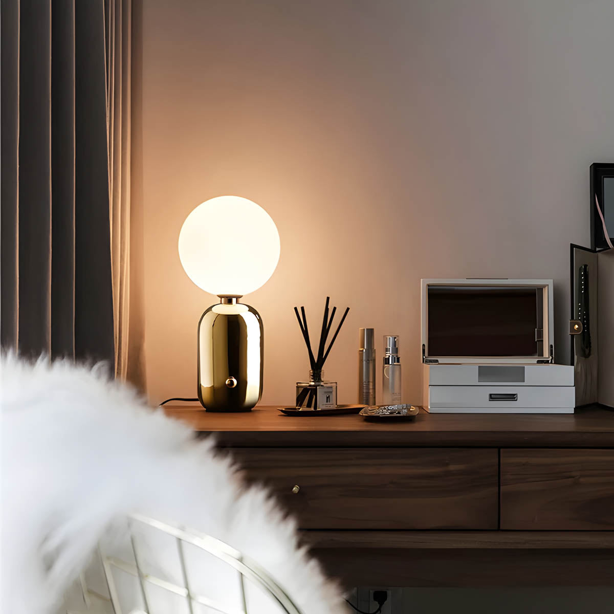 RaisoGlow – Minimalist Table Lamp