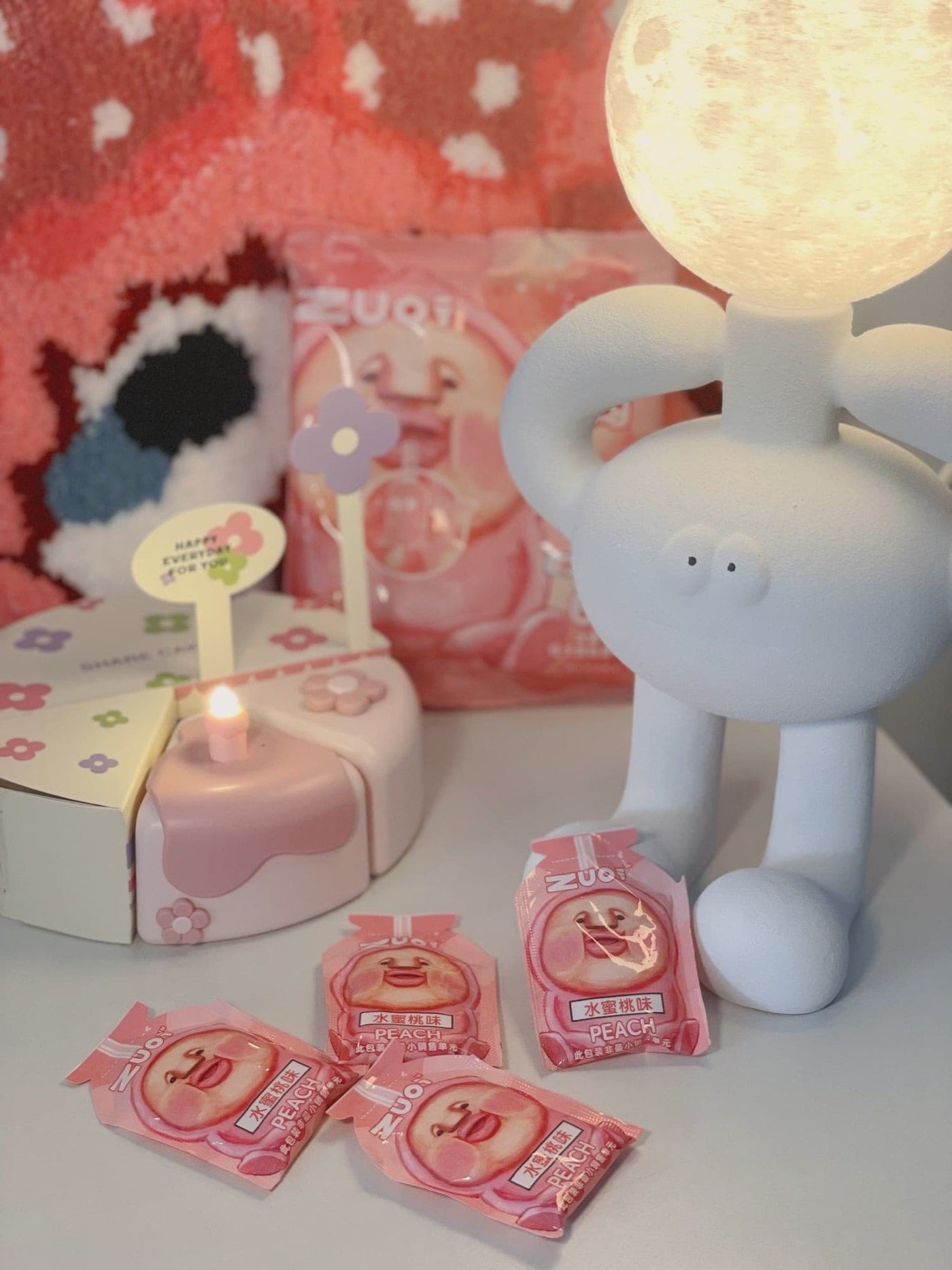 RoboLuxe - Table Lamp with Robot-Inspired Design and Cozy Illumination