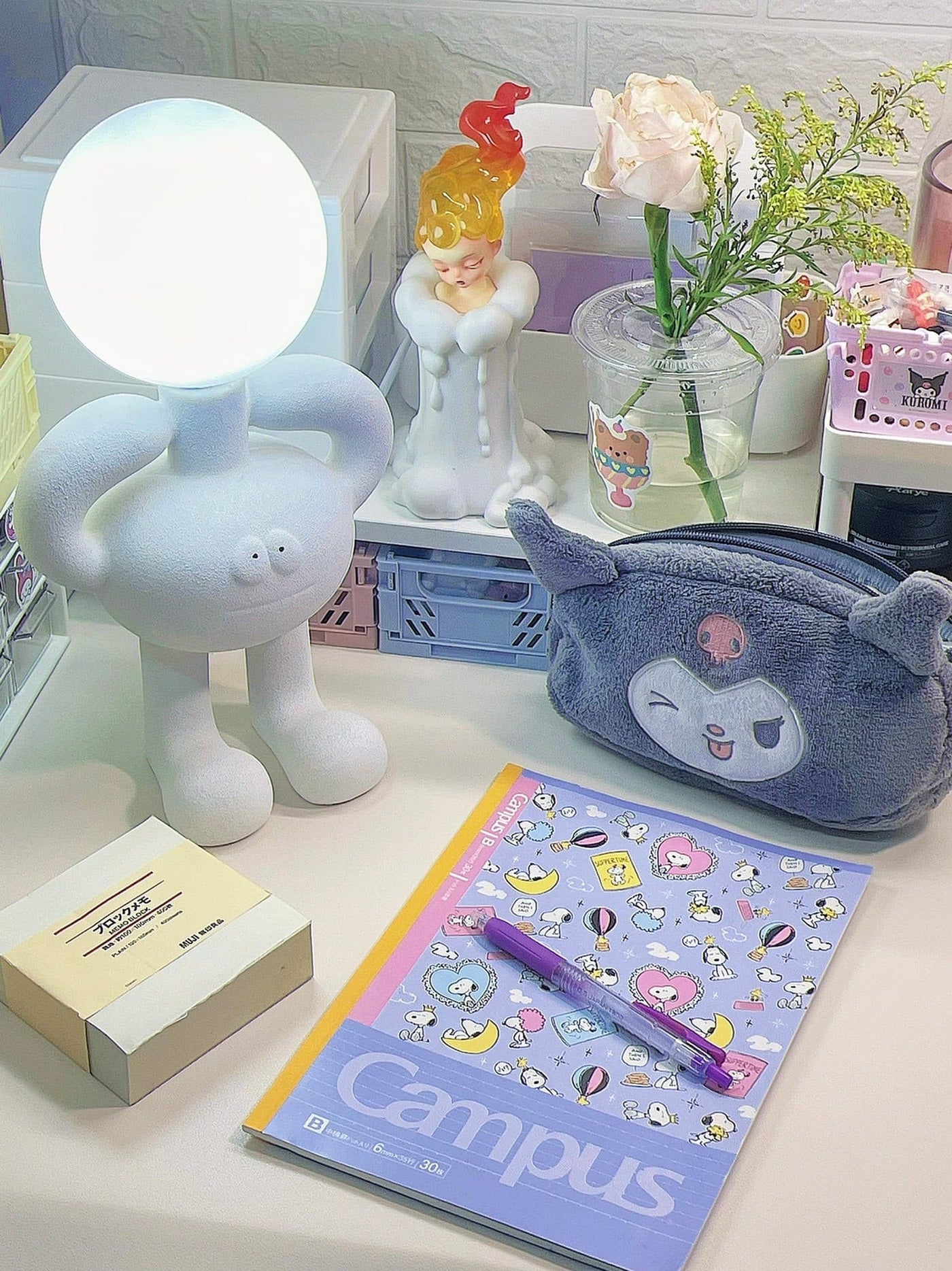 RoboLuxe - Table Lamp with Robot-Inspired Design and Cozy Illumination