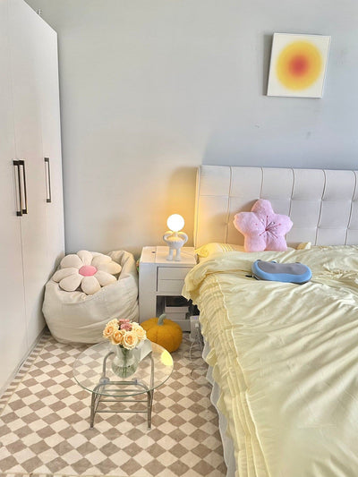 RoboLuxe - Table Lamp with Robot-Inspired Design and Cozy Illumination