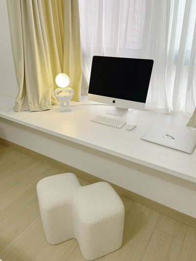 RoboLuxe - Table Lamp with Robot-Inspired Design and Cozy Illumination