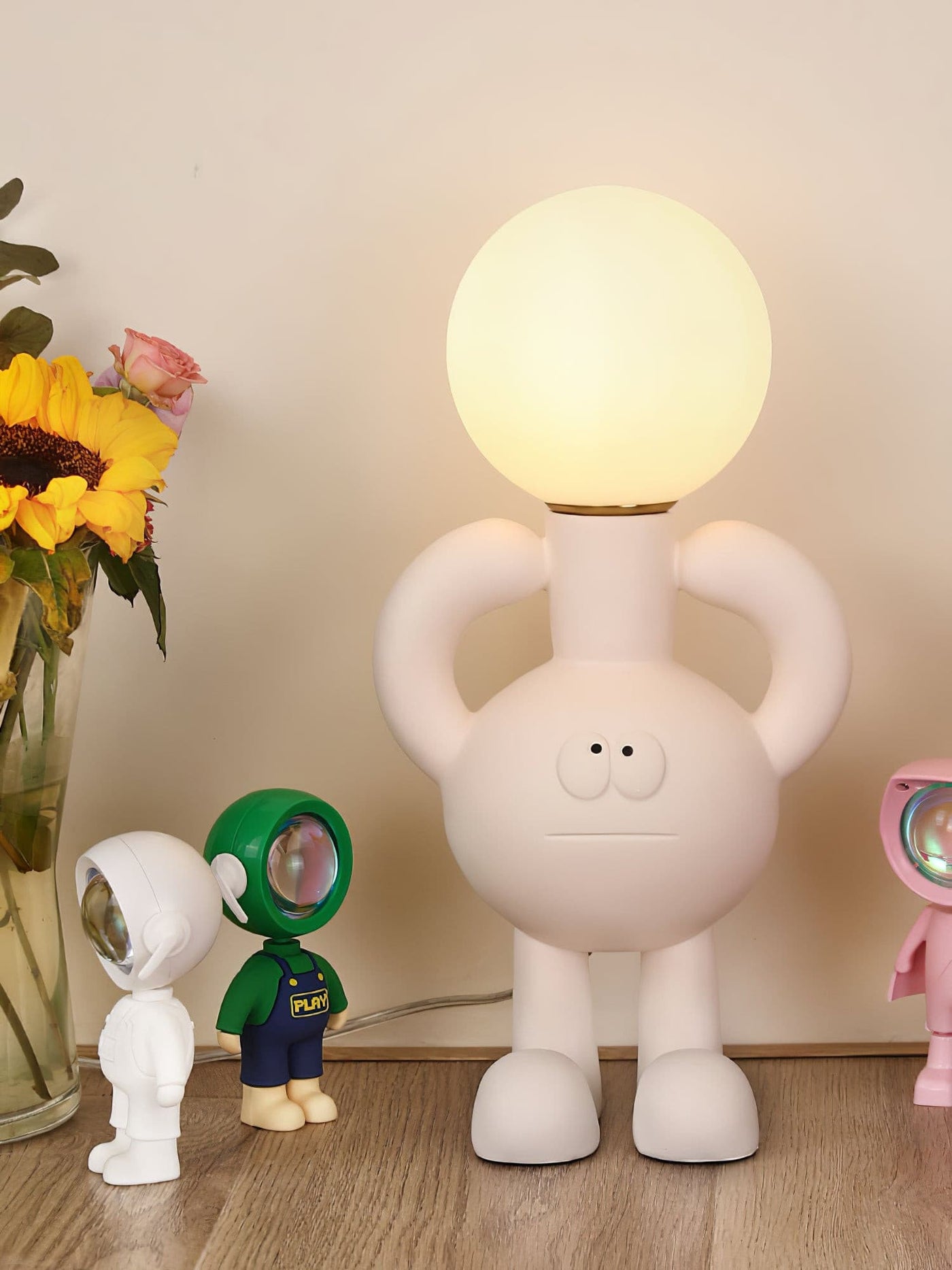 RoboLuxe - Table Lamp with Robot-Inspired Design and Cozy Illumination