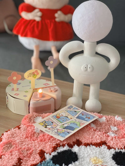 RoboLuxe - Table Lamp with Robot-Inspired Design and Cozy Illumination