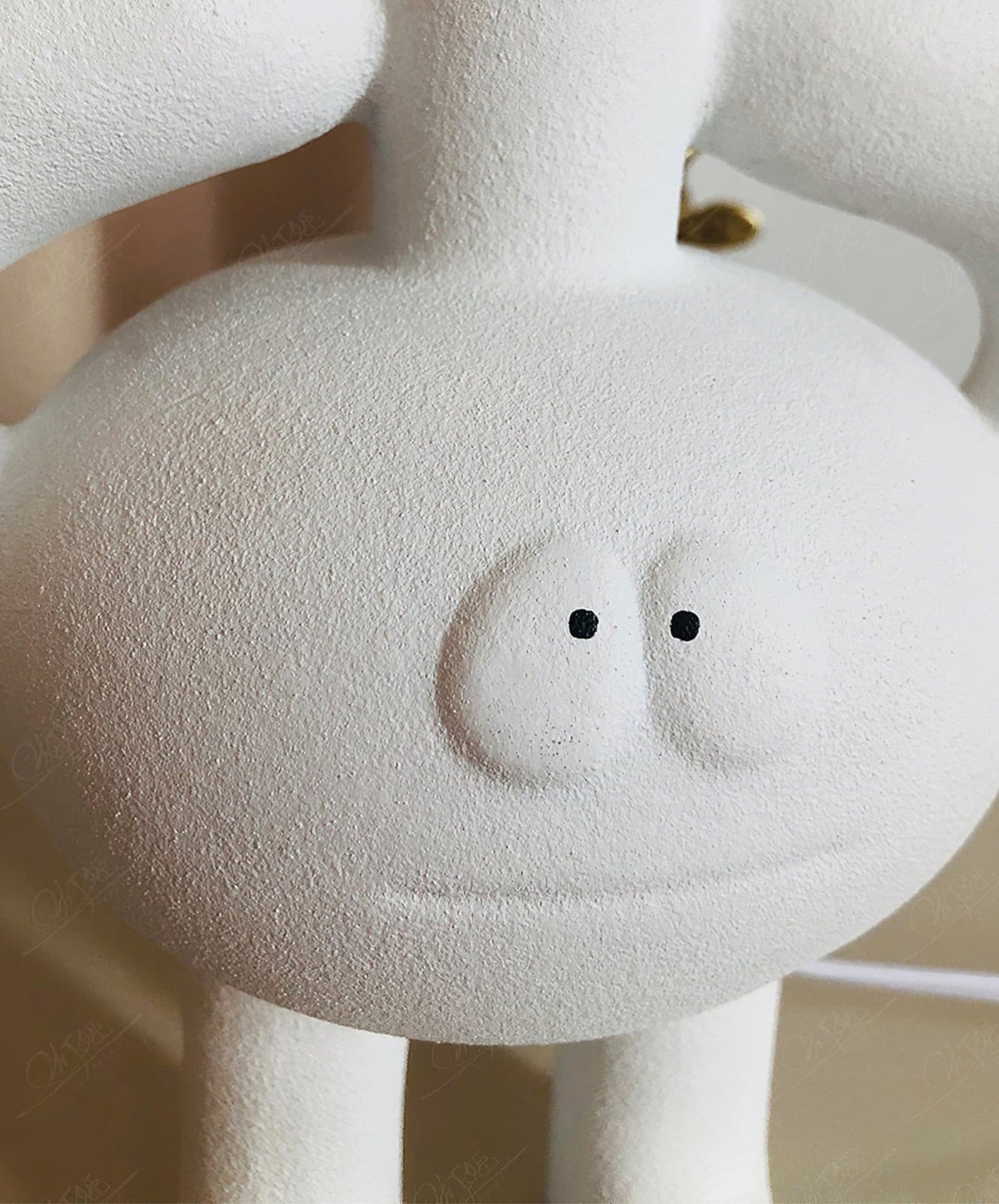 RoboLuxe - Table Lamp with Robot-Inspired Design and Cozy Illumination