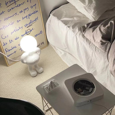 RoboLuxe - Table Lamp with Robot-Inspired Design and Cozy Illumination