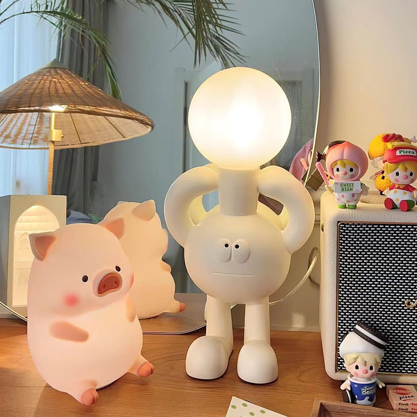 RoboLuxe - Table Lamp with Robot-Inspired Design and Cozy Illumination