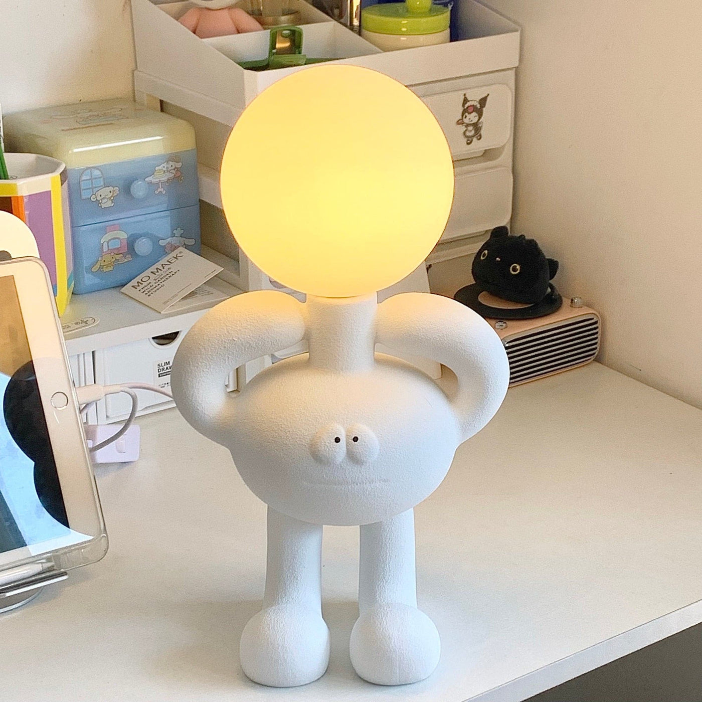 RoboLuxe - Table Lamp with Robot-Inspired Design and Cozy Illumination