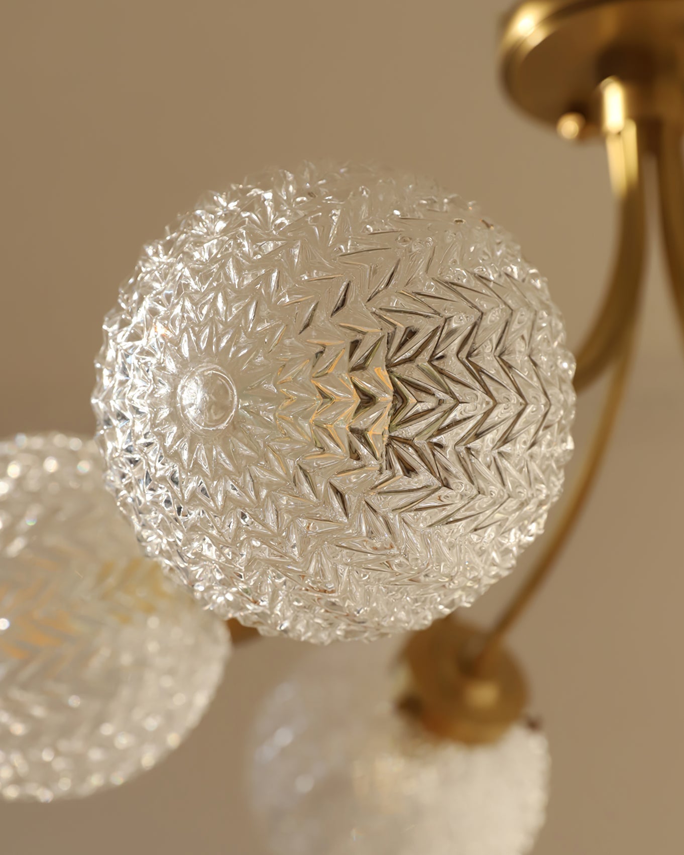 RetroGlow - Ceiling Lamp with Vintage Glass Style and Warm Ambience