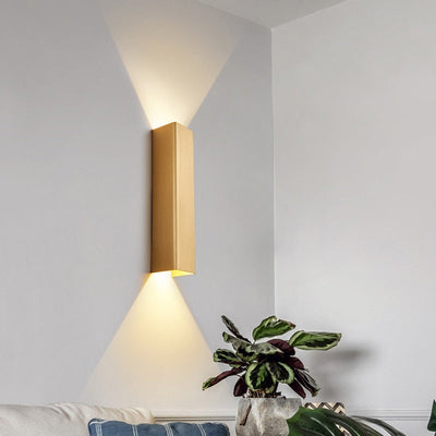 BeamLuxe – Sleek Outdoor Lamp for Contemporary Spaces