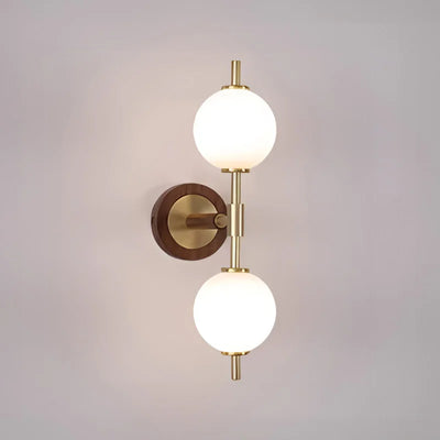 BrassBeam – Refined Brass Wall Lamp with Clean Lines