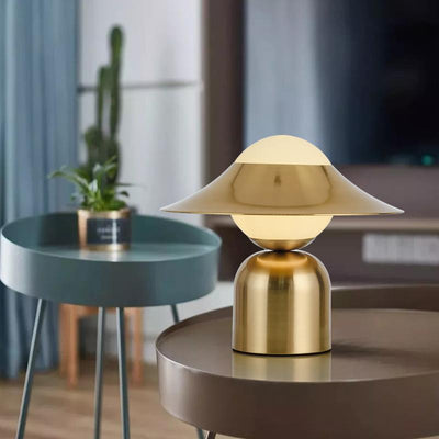 GoldenGlow – Nordic Style Table Lamp in Gold