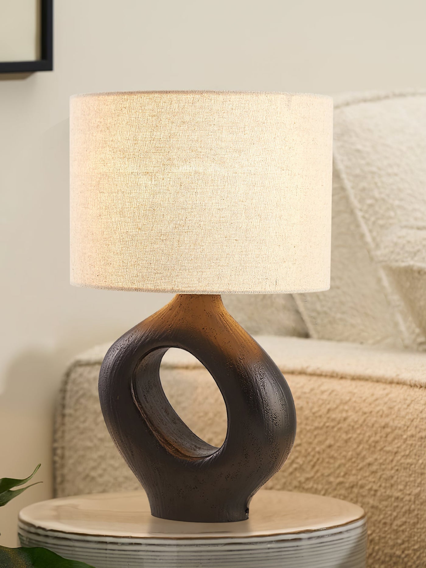 SculptGlow – Resin Table Lamp with Soft Linen Shade
