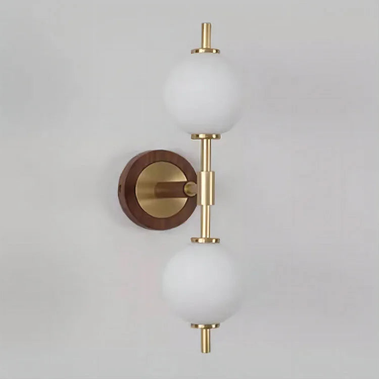 BrassBeam – Refined Brass Wall Lamp with Clean Lines