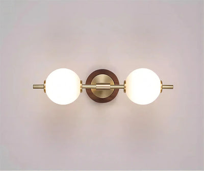 BrassBeam – Refined Brass Wall Lamp with Clean Lines
