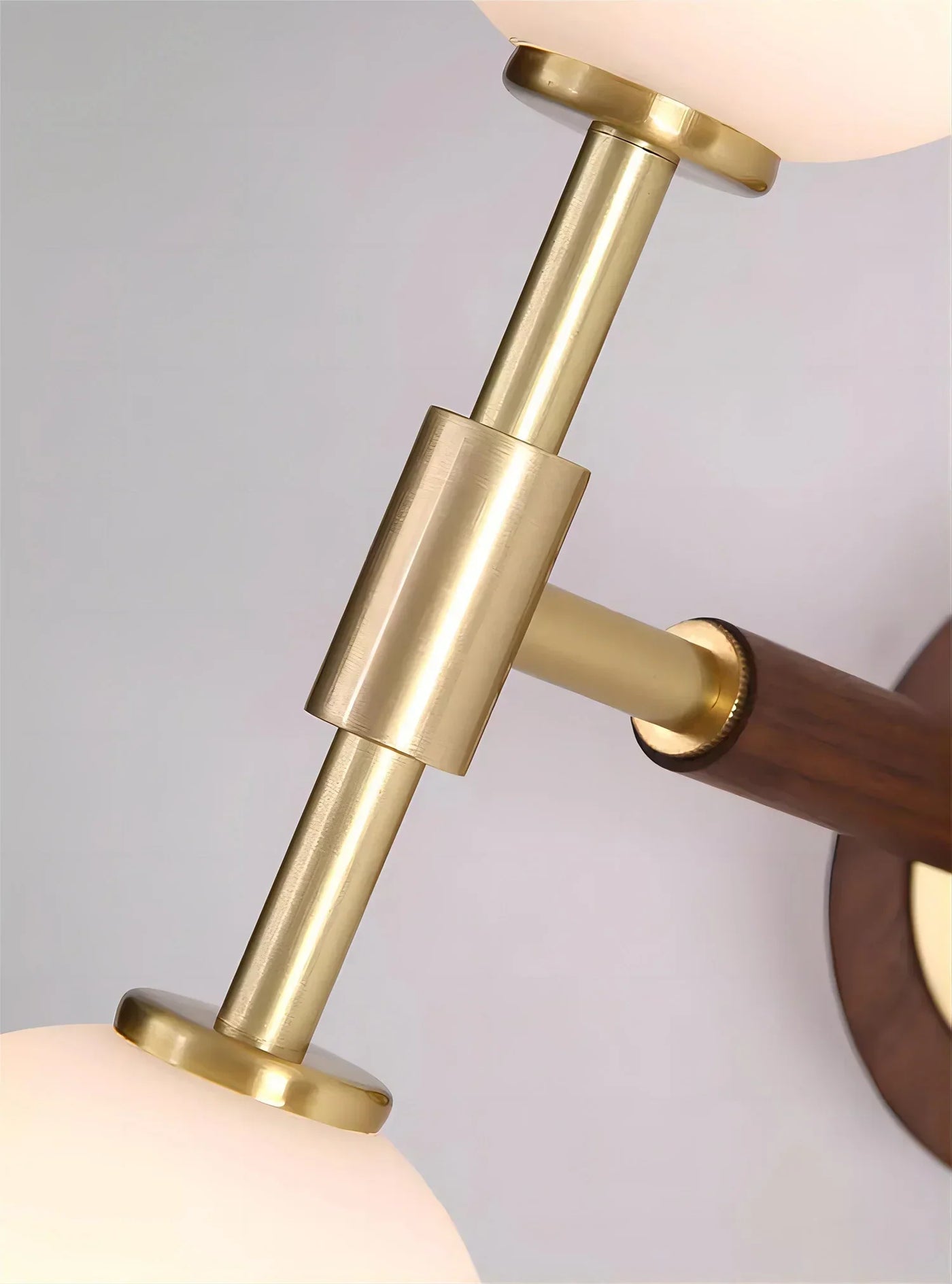 BrassBeam – Refined Brass Wall Lamp with Clean Lines