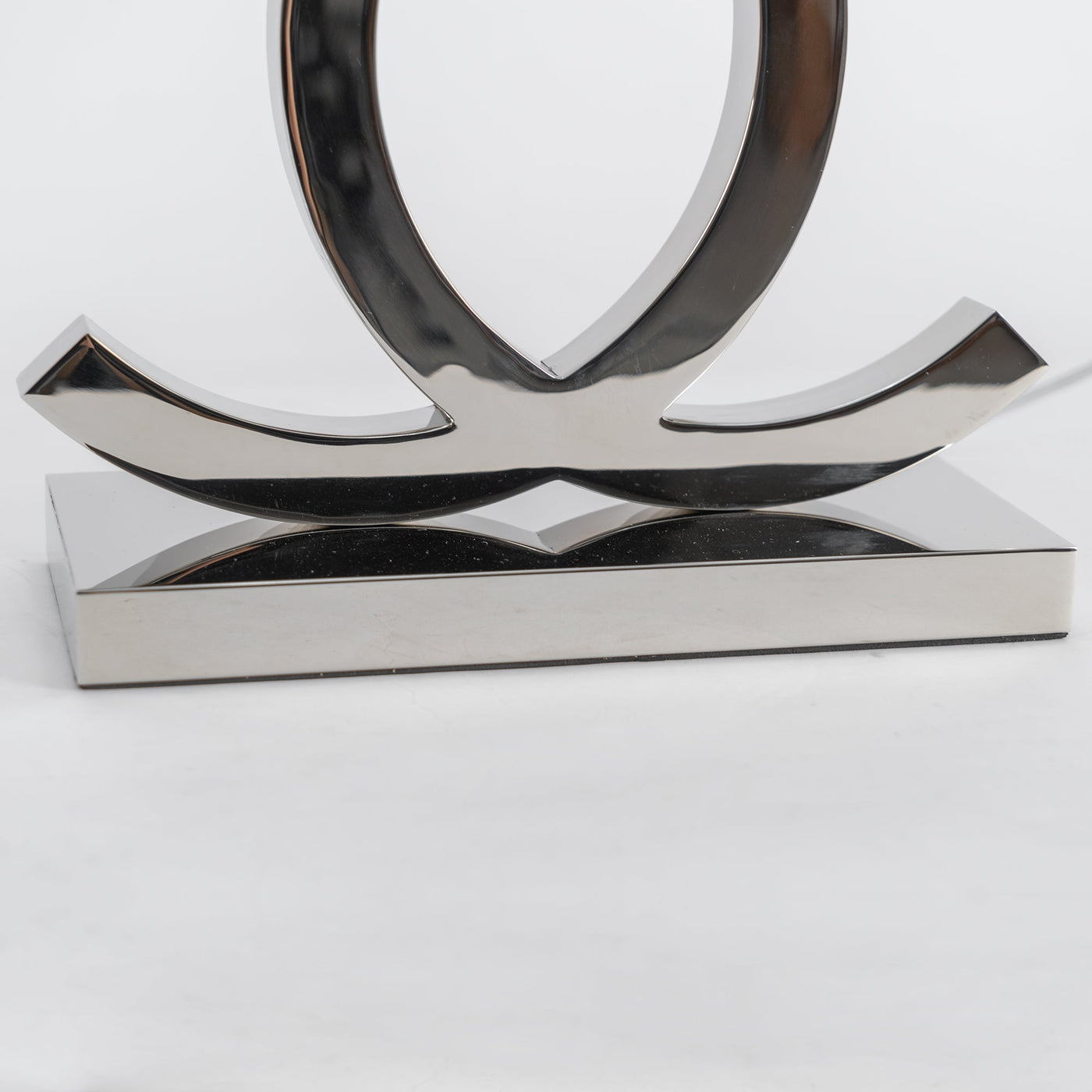 LuxeGlow – Modern Stainless Steel Table Lamp