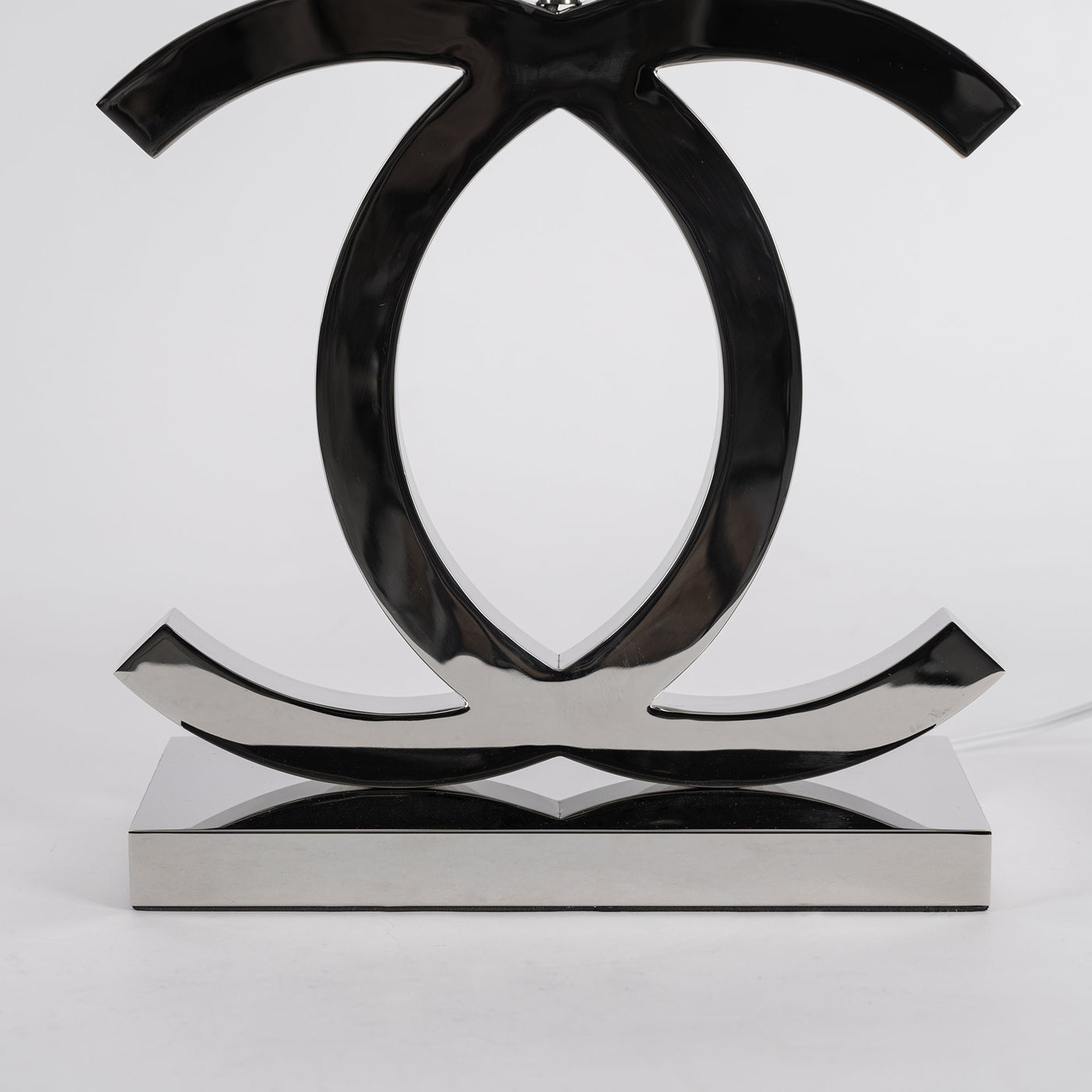 LuxeGlow – Modern Stainless Steel Table Lamp