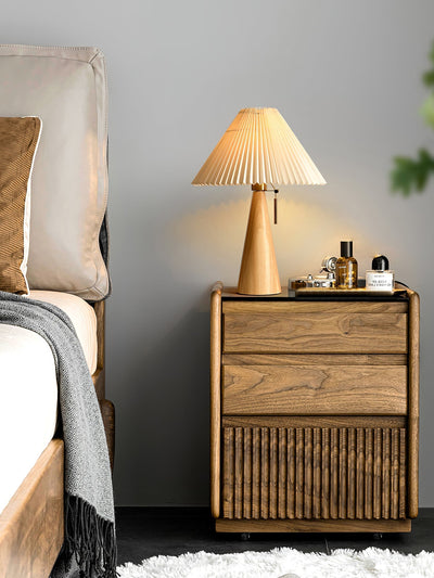 AntiqueRadiance – Elegant Wood and Metal Table Lamp