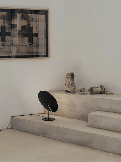 LuxeHarmony - Table Lamp with Subtle Elegance and Warm Light Spread