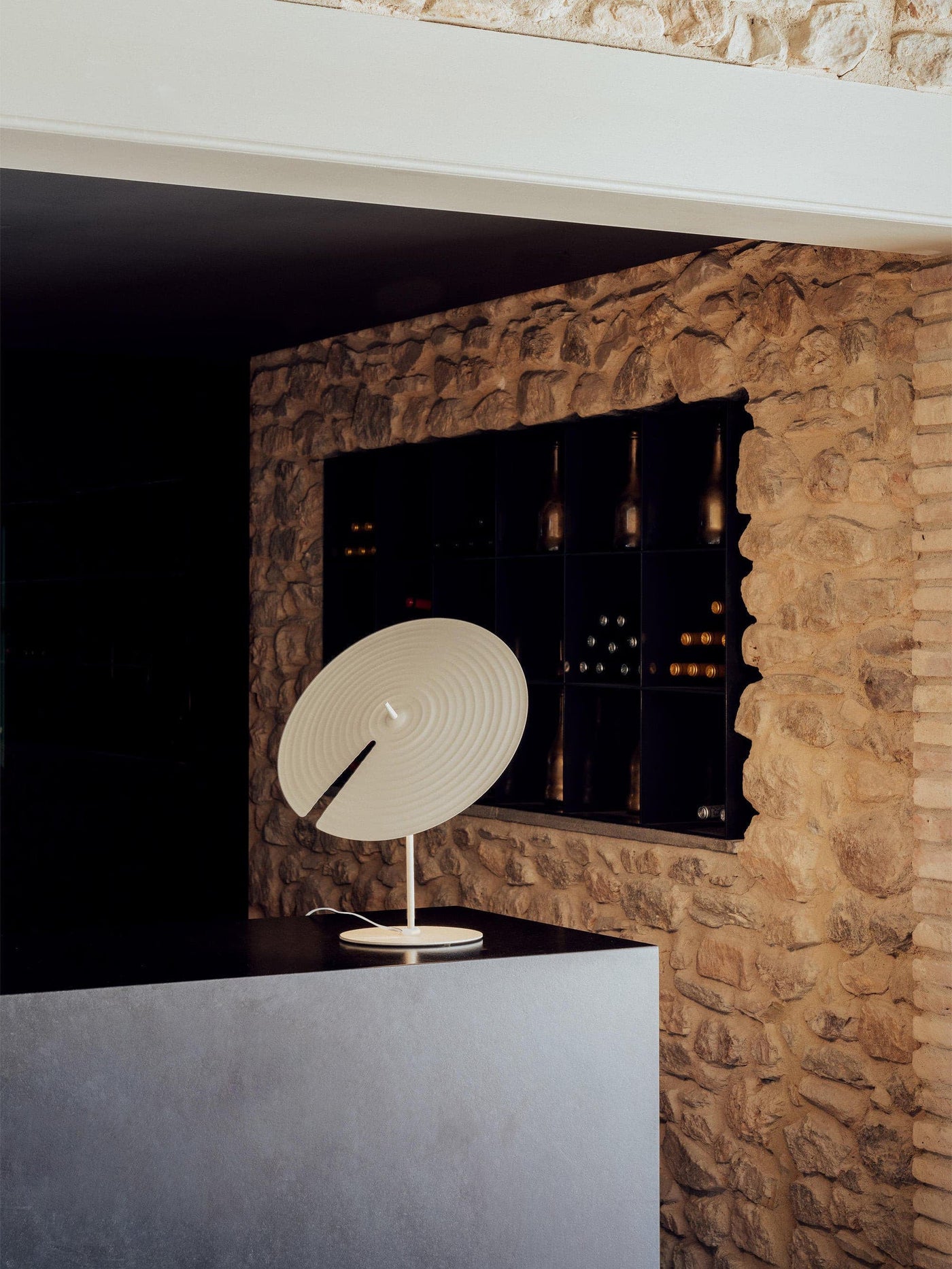 LuxeHarmony - Table Lamp with Subtle Elegance and Warm Light Spread