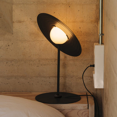 LuxeHarmony - Table Lamp with Subtle Elegance and Warm Light Spread