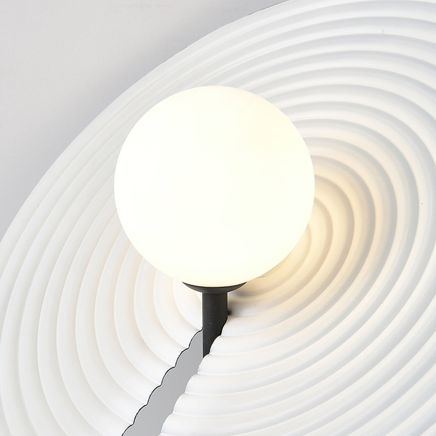 LuxeHarmony - Table Lamp with Subtle Elegance and Warm Light Spread