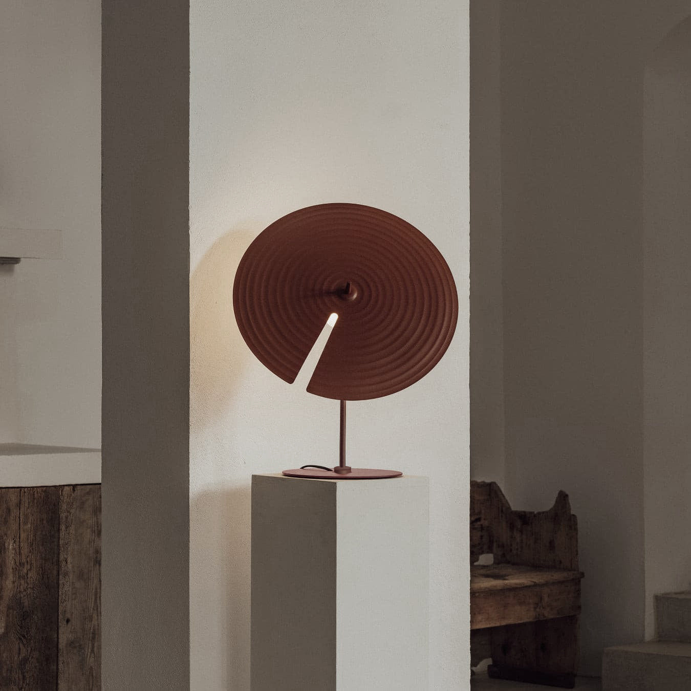 LuxeHarmony - Table Lamp with Subtle Elegance and Warm Light Spread