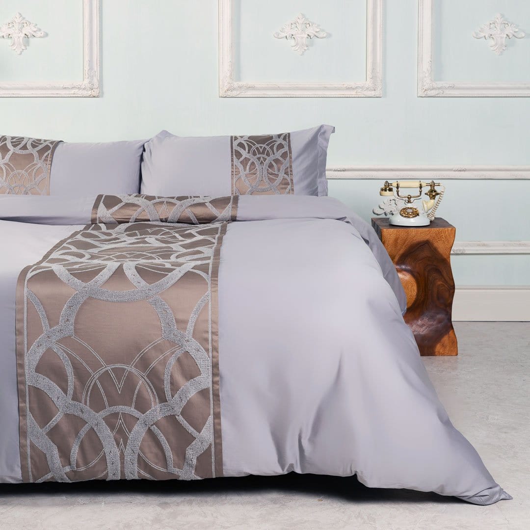 SatinLoom – Elegant Grey Duvet Cover Set with Chain Pattern