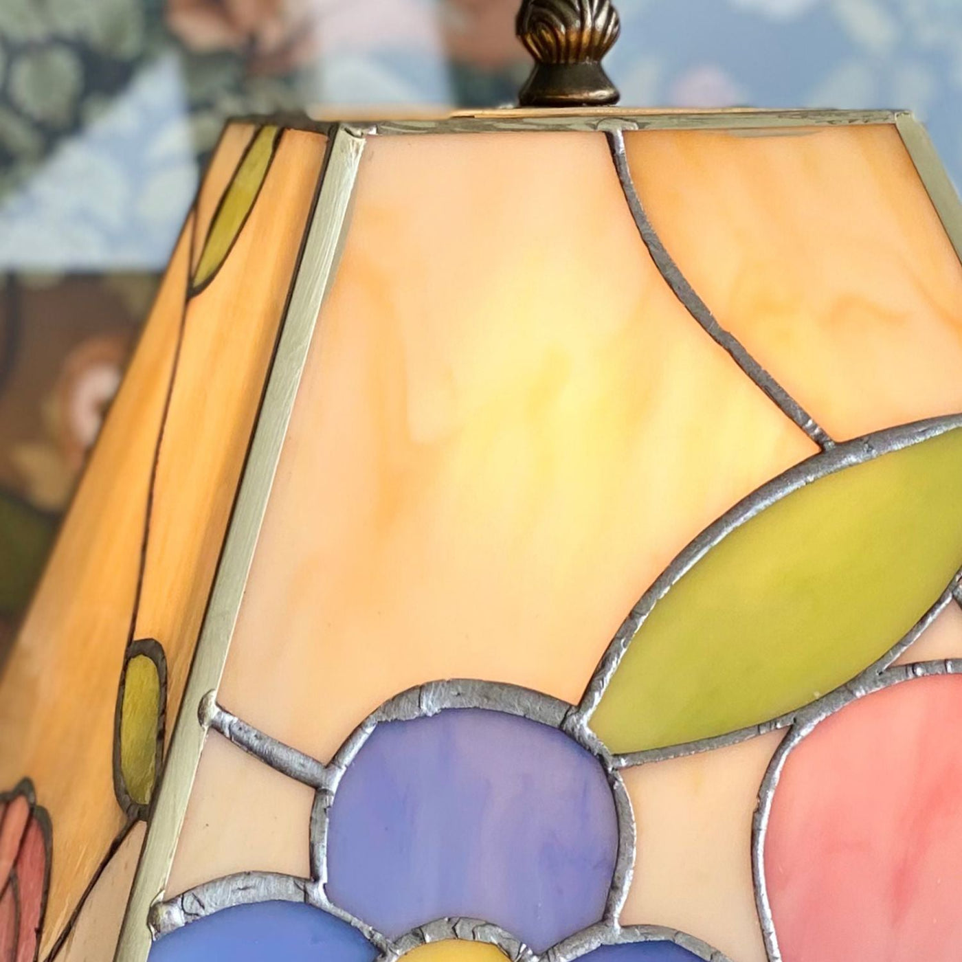 GlassCraft – Vintage Tiffany-Style Table Lamp