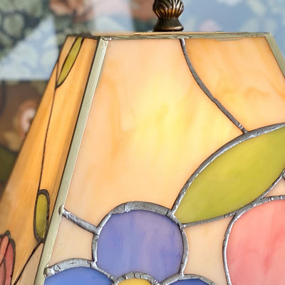 GlassCraft – Vintage Tiffany-Style Table Lamp
