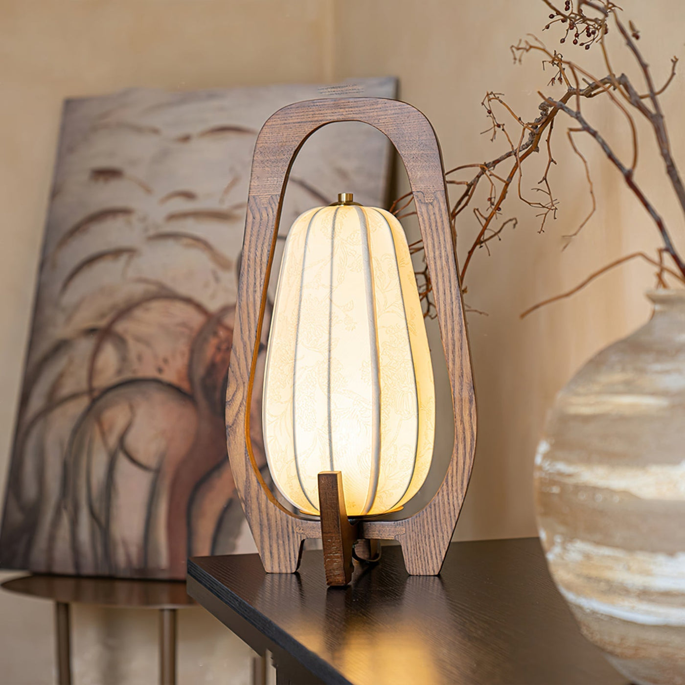 LuxeTotem - Elegant Lamp
