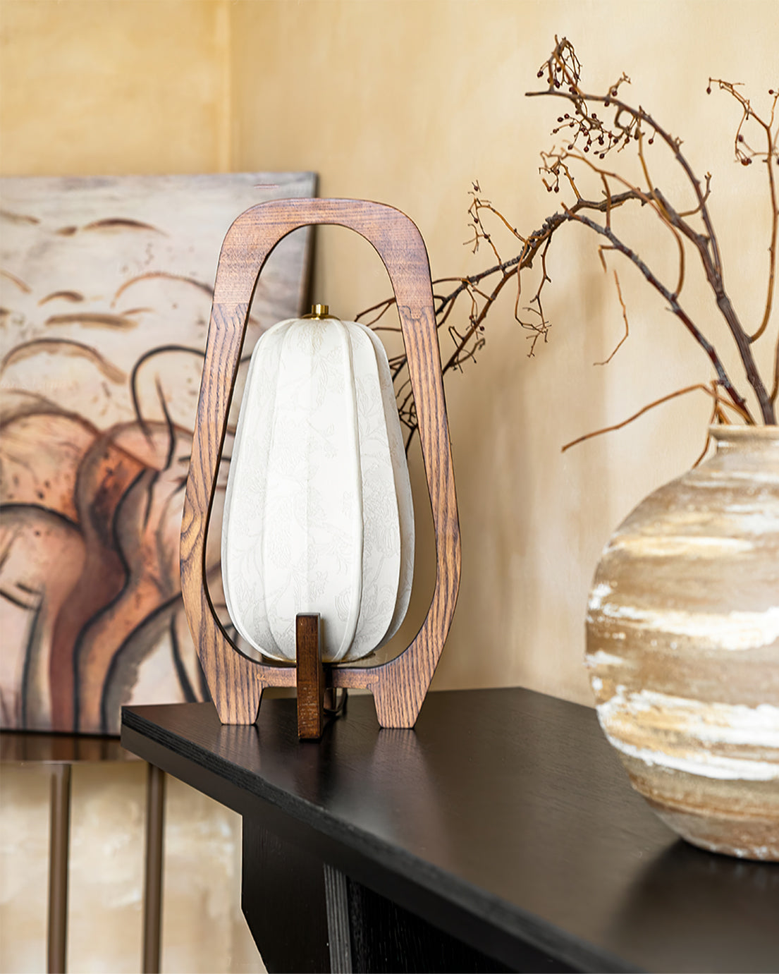 LuxeTotem - Elegant Lamp