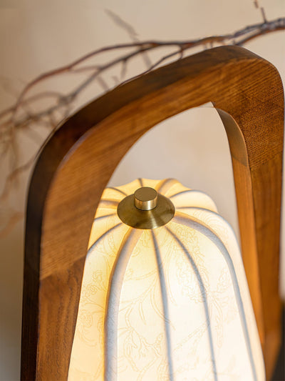 LuxeTotem - Elegant Lamp