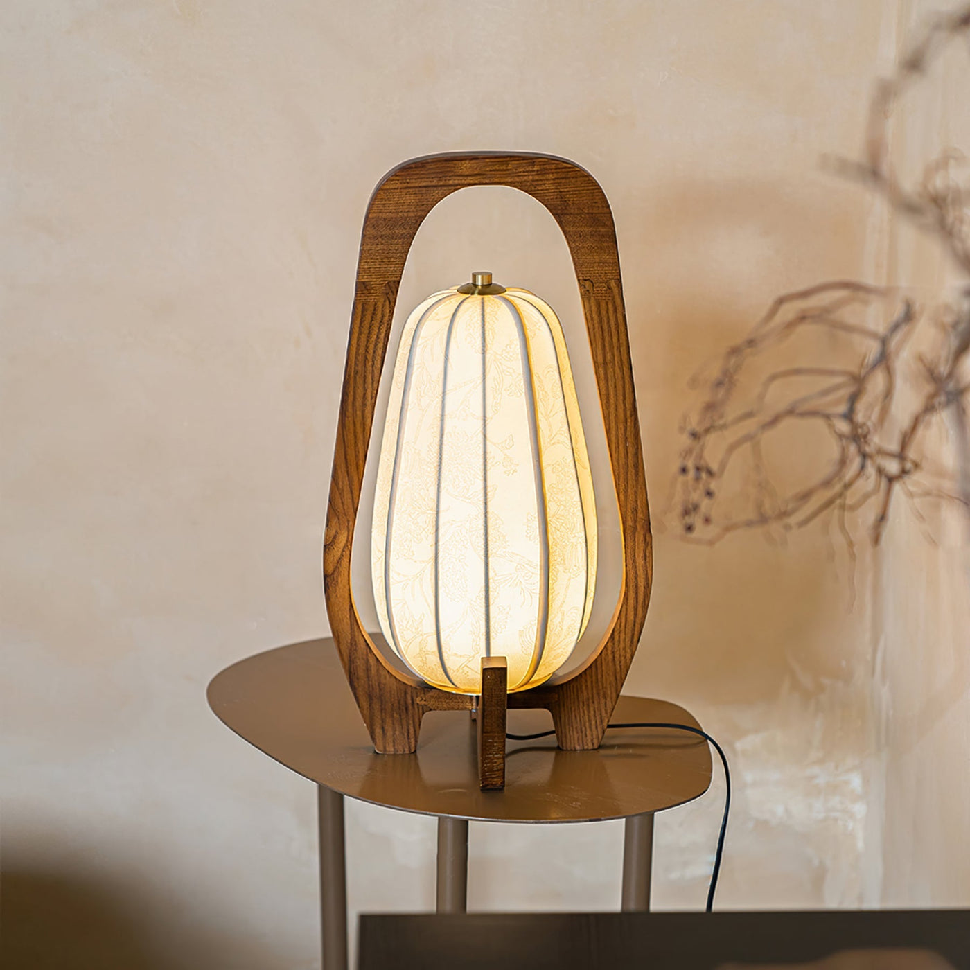 LuxeTotem - Elegant Lamp